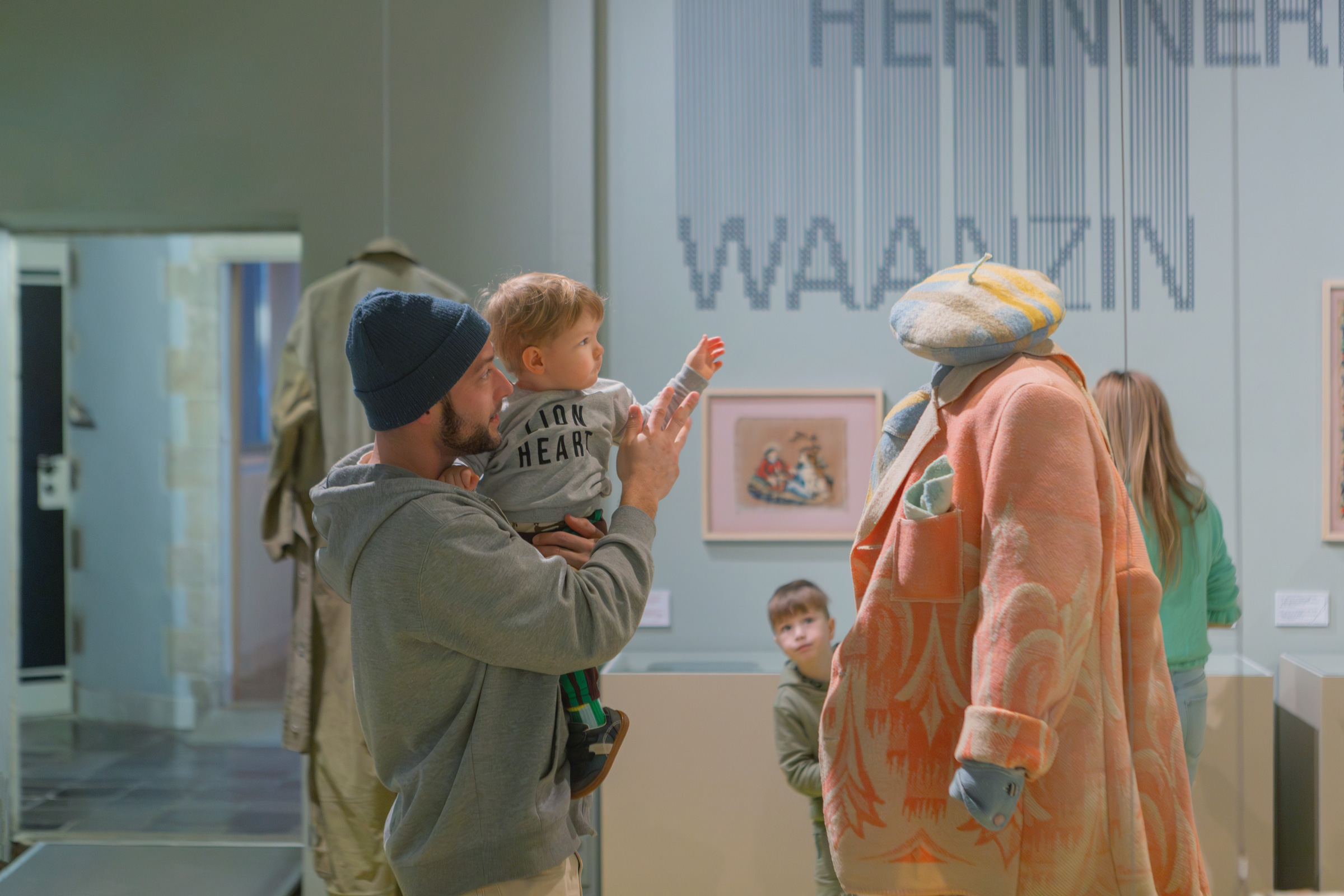 Bezoekers in DARN too - foto Viorella Luciana