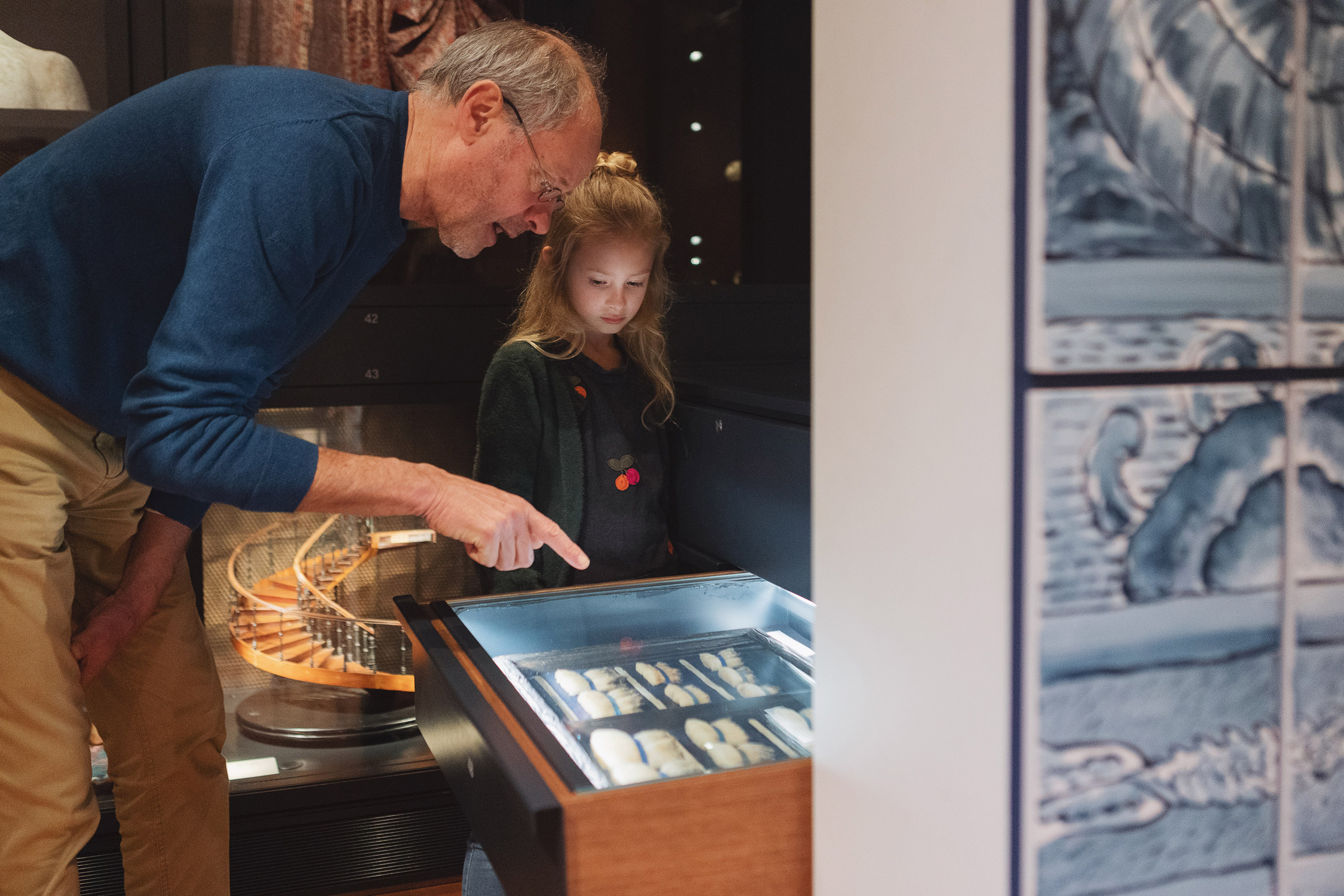 Bezoekers in de Wonderkamers